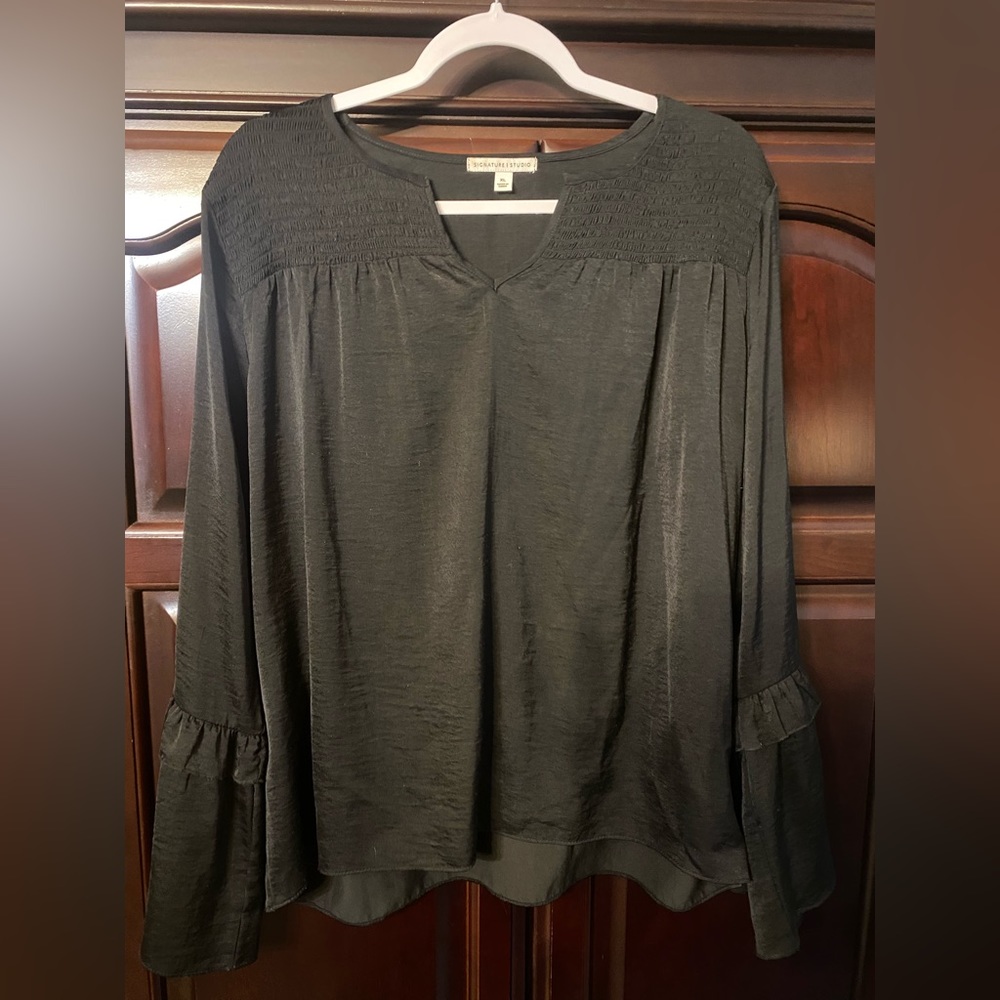 Signature Studio black bell sleeve‎ blouse